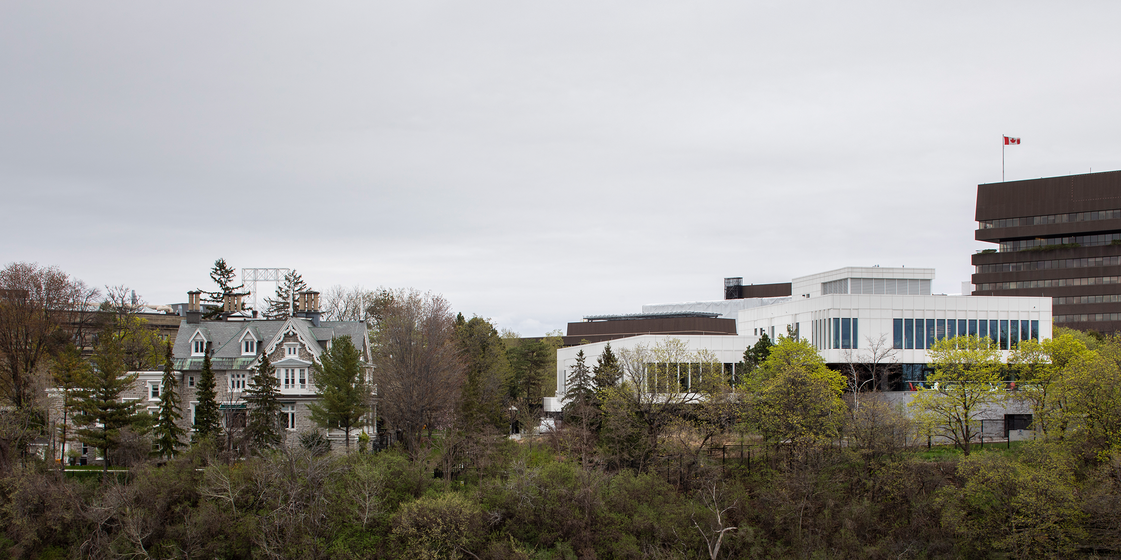 The historic Earnscliffe house, new British High Commission building, and a government building in the background. 