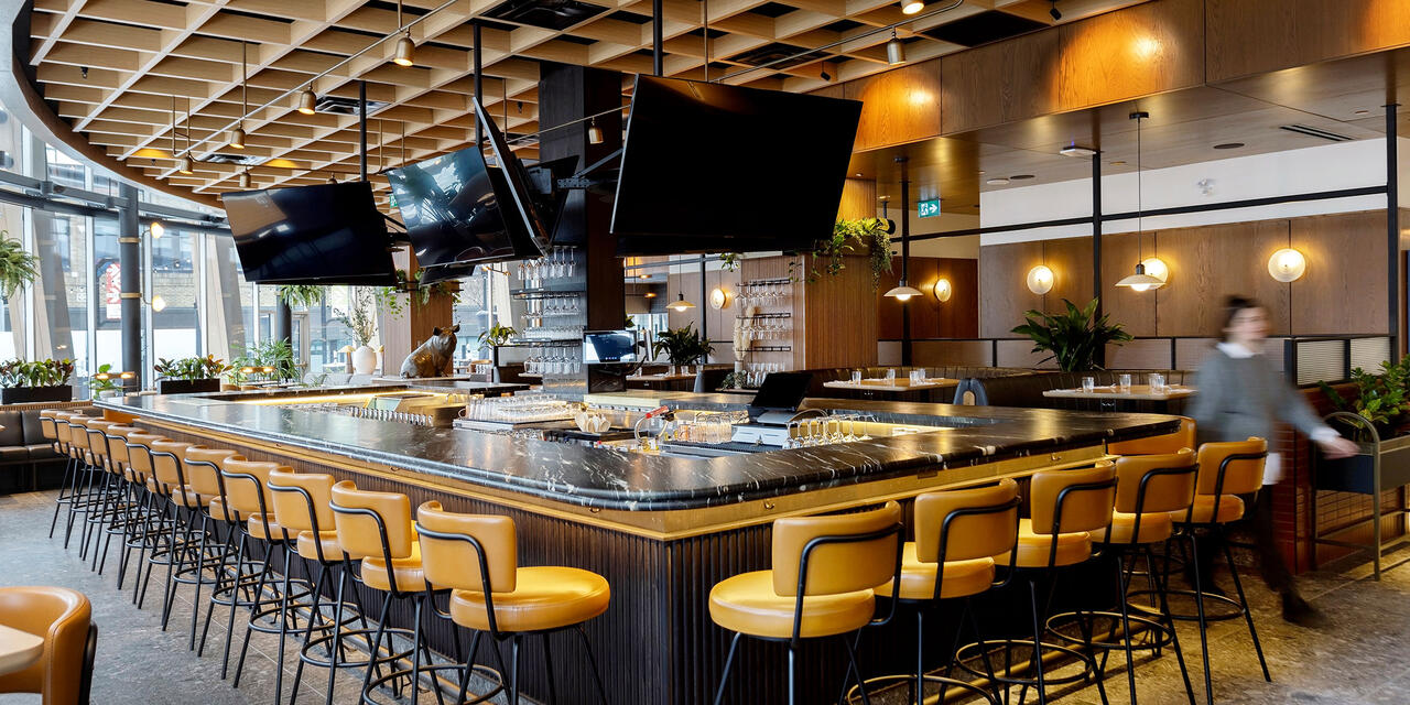 Earls Kitchen   Bar (300 Main)