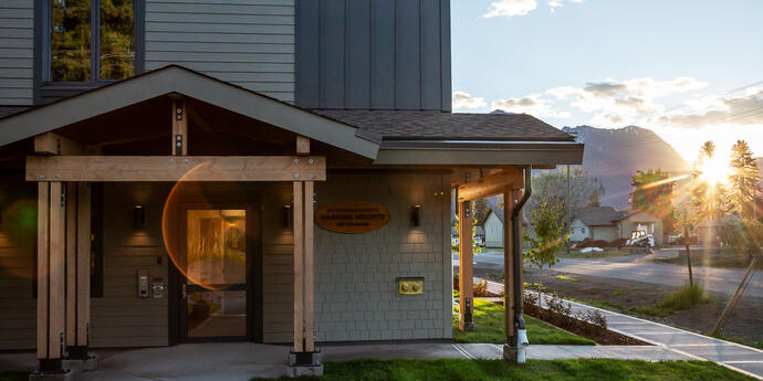 DikTiySmithers_BannerSize-02_2270x1335